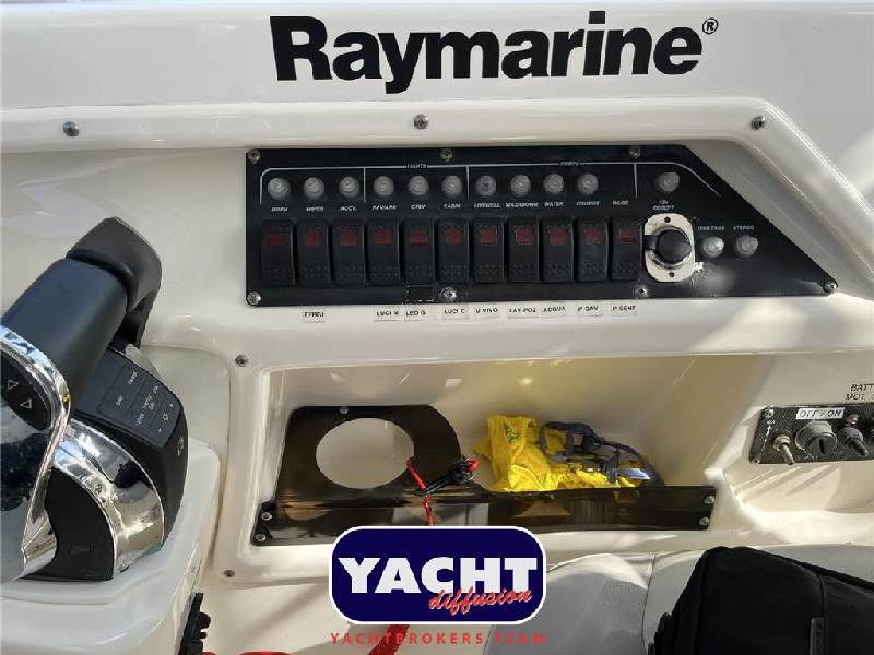 Boston Whaler 255 Conquest Foto 14