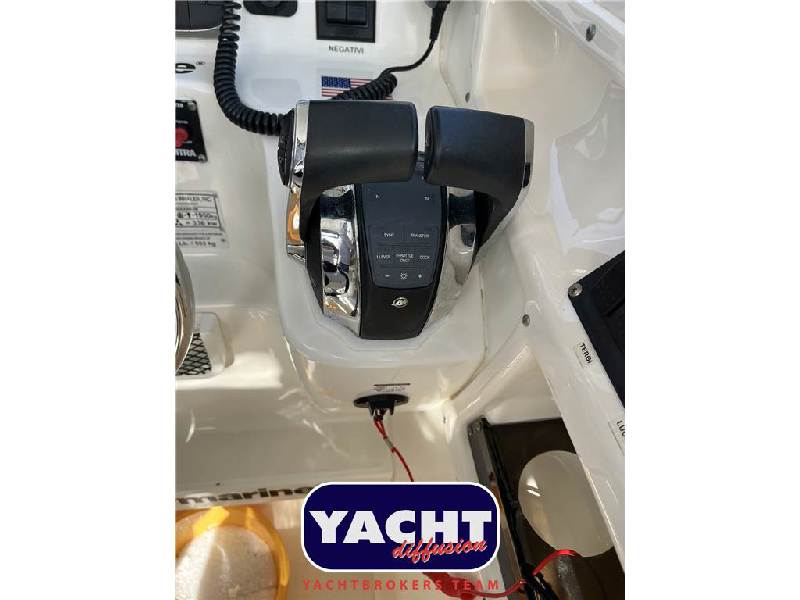 Boston Whaler 255 Conquest Foto 8