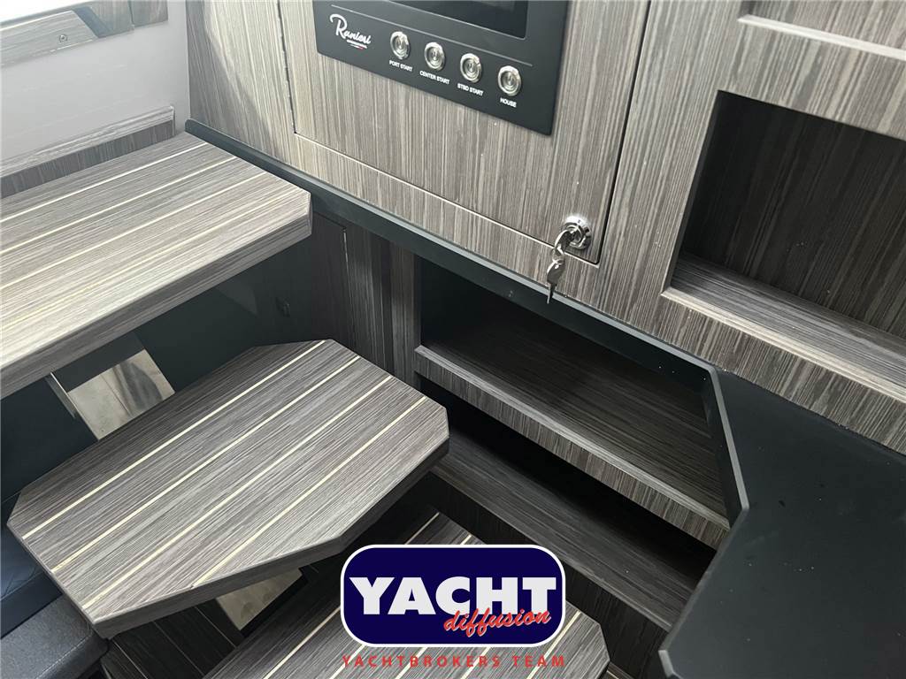 Ranieri International Cayman 38 Excutive Usata 2025 - Foto 12