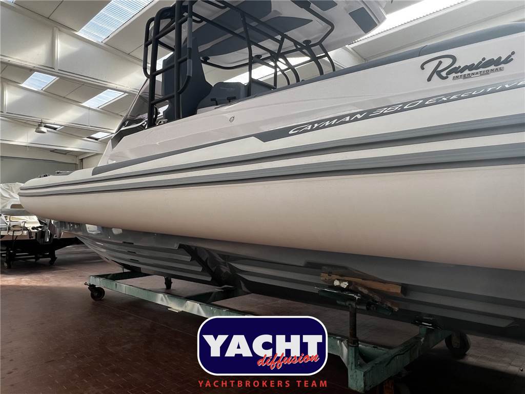 Ranieri International Cayman 38 Excutive Usata 2025 - Foto 4