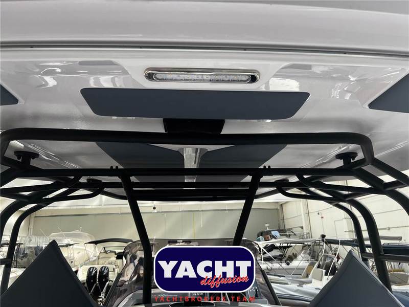 Ranieri International Cayman 38 Excutive Foto 7