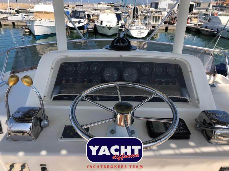 Bertram Yacht 37' Convertible Foto 18