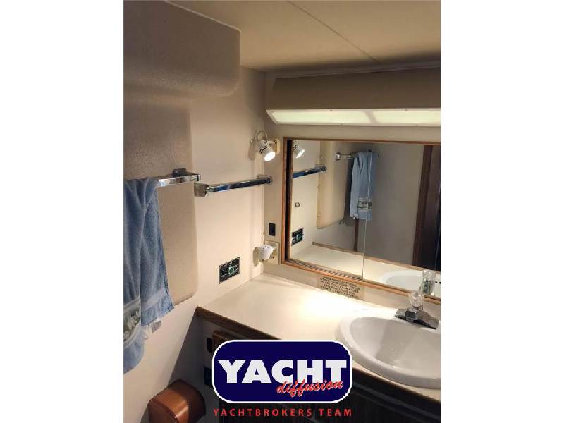 Bertram Yacht 37' Convertible Foto 10