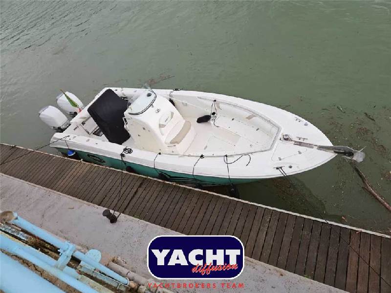 Boston Whaler OUTRAGE 270 Foto 2