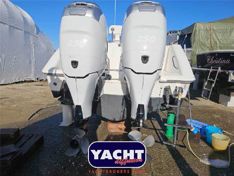 Boston Whaler OUTRAGE 270 Foto 4