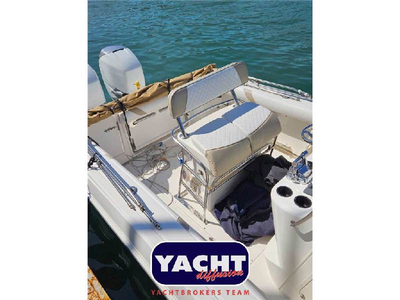Boston Whaler OUTRAGE 270 Foto 6