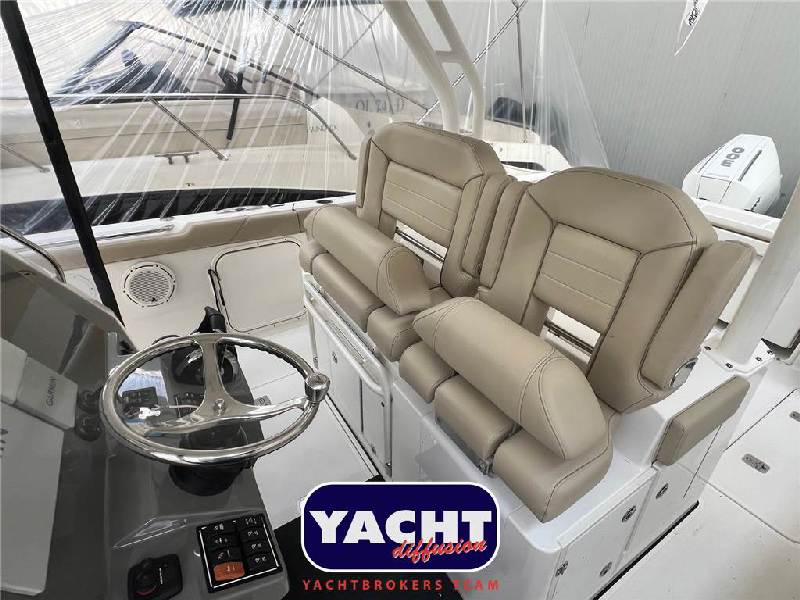 Pursuit S 328 Foto 7
