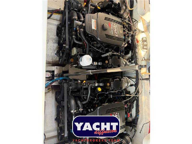 Crownline 315 SCR Foto 17