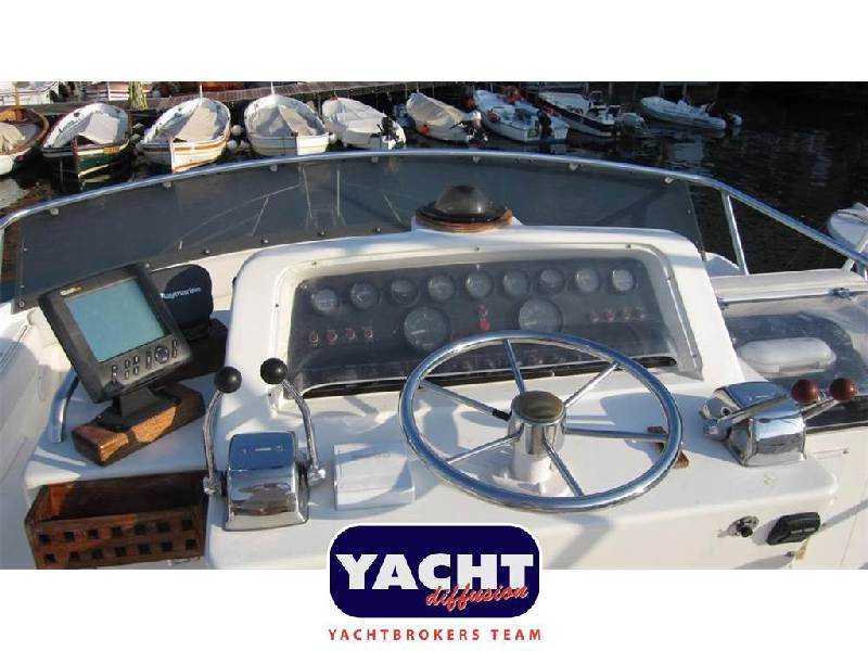 Bertram Yacht 37' Convertible Foto 9