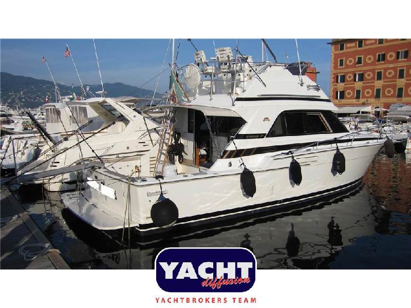 Bertram Yacht 37' Convertible Foto 2