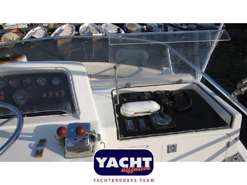 Bertram Yacht 37' Convertible Foto 10