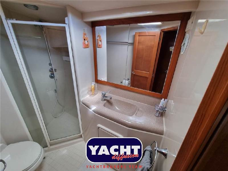 Riviera Marine 43 Flybridge Foto 16