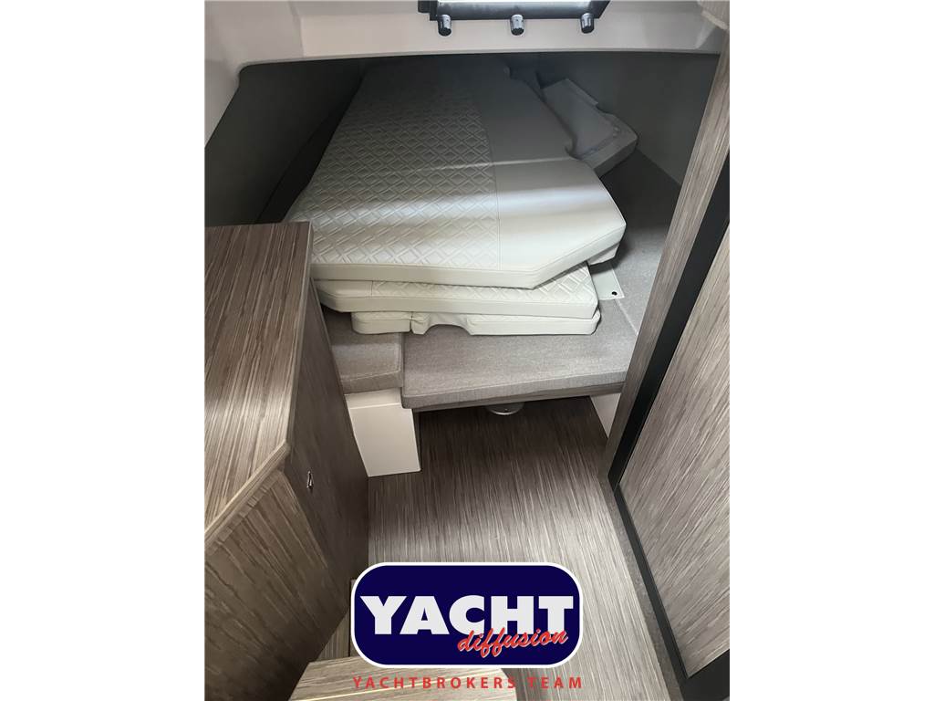 Ranieri International Cayman 33 Excutive Used 2025 - Photo 12