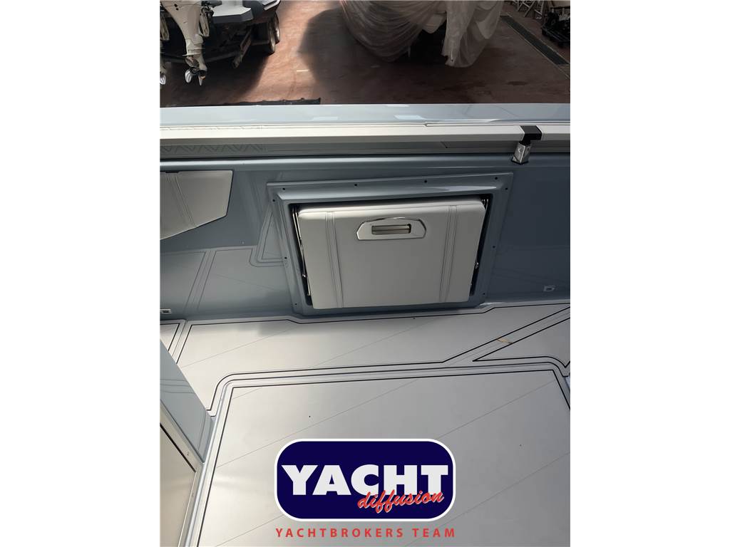 Ranieri International Cayman 33 Excutive Used 2025 - Photo 8