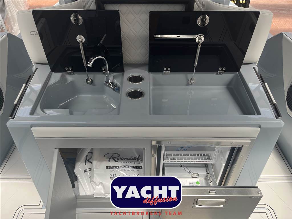 Ranieri International Cayman 33 Excutive Used 2025 - Photo 7