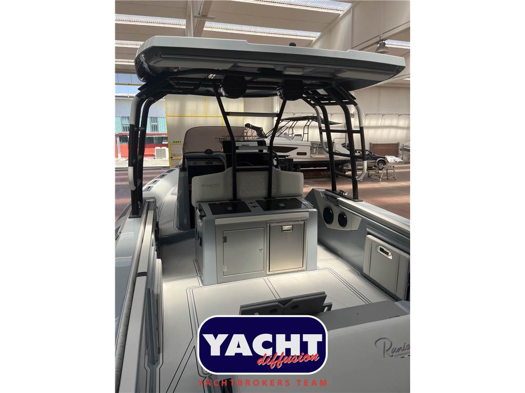 Ranieri International Cayman 33 Excutive Used 2025 - Photo 16