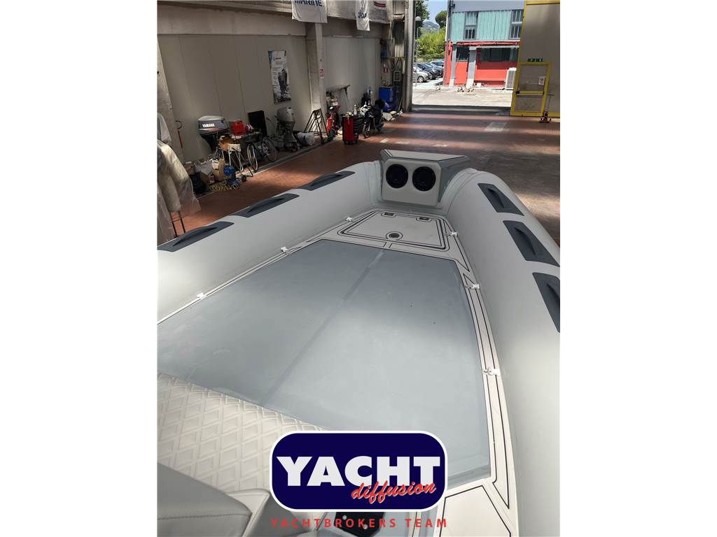 Ranieri International Cayman 33 Excutive Used 2025 - Photo 13