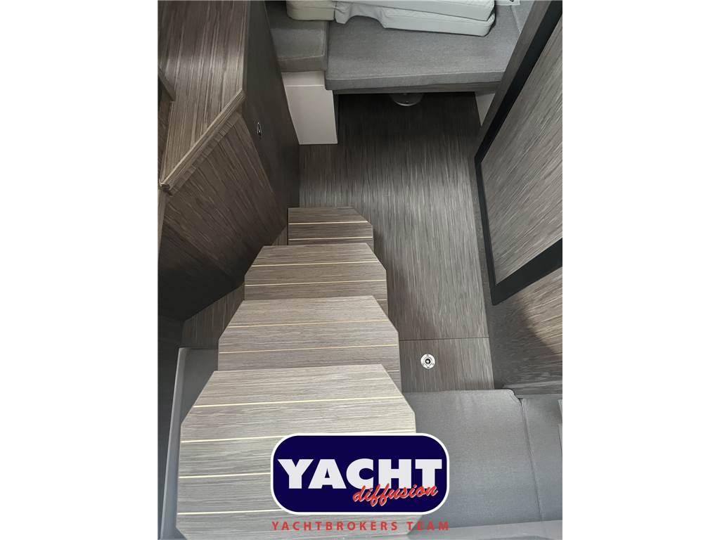 Ranieri International Cayman 33 Excutive Used 2025 - Photo 5