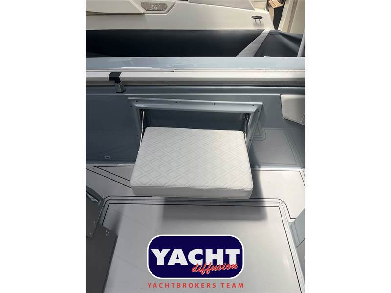 Ranieri International Cayman 33 Excutive Foto 9