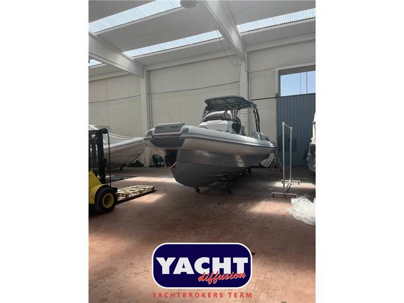 Ranieri International Cayman 33 Excutive Foto 2