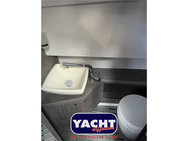 Ranieri International Cayman 33 Excutive Foto 11