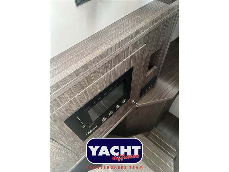 Ranieri International Cayman 33 Excutive Foto 6