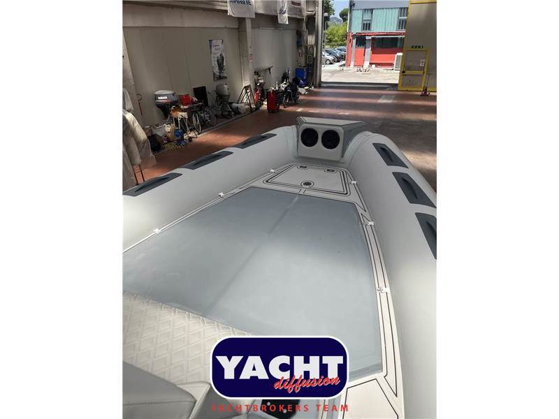 Ranieri International Cayman 33 Excutive Foto 13