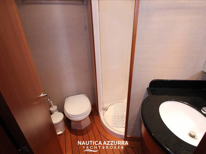 HATTERAS 68 CONVERTIBLE Foto 14