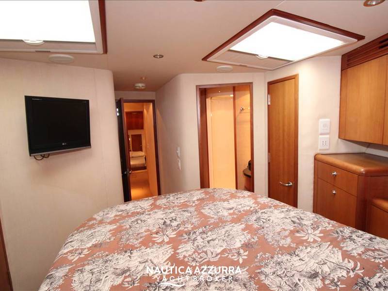 HATTERAS 68 CONVERTIBLE Foto 13