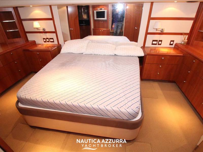 HATTERAS 68 CONVERTIBLE Foto 7