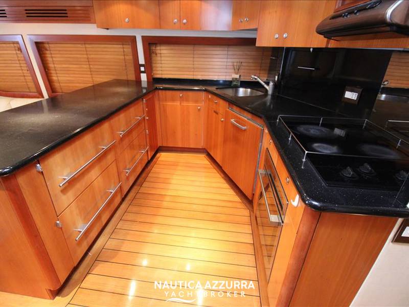 HATTERAS 68 CONVERTIBLE Foto 5