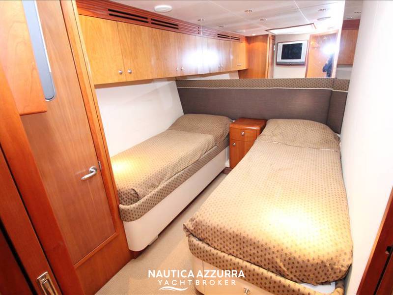 HATTERAS 68 CONVERTIBLE Foto 10