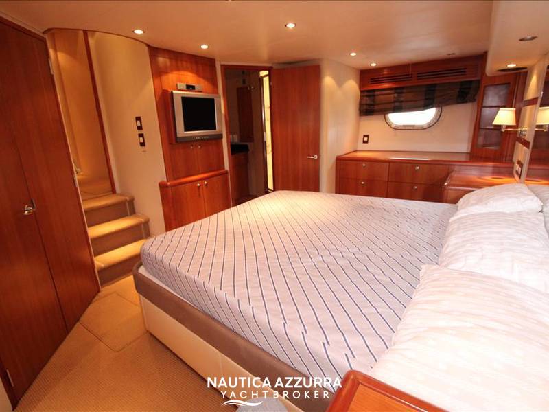 HATTERAS 68 CONVERTIBLE Foto 15