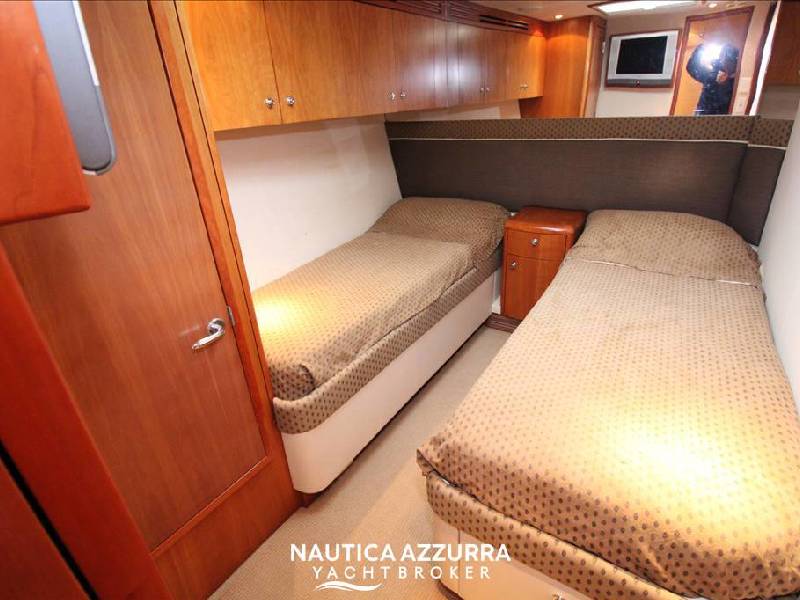HATTERAS 68 CONVERTIBLE Foto 7