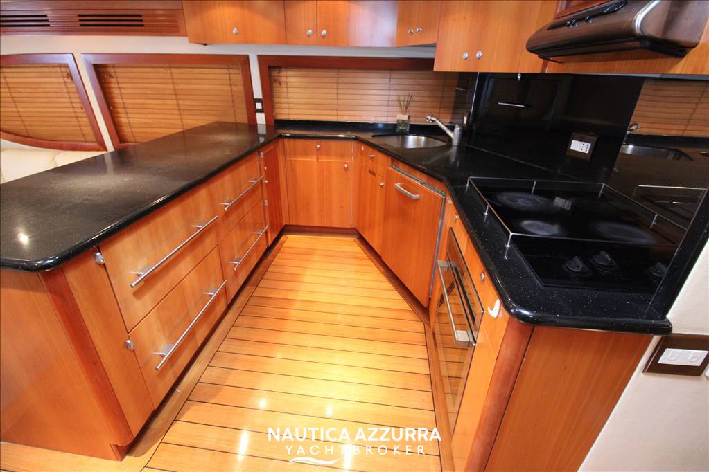 HATTERAS 68 CONVERTIBLE Usata 2005 - Foto 6