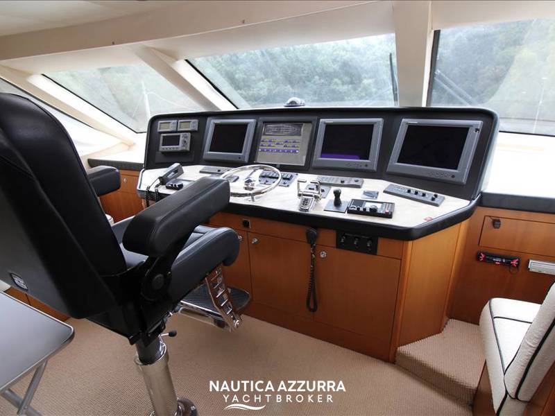 HATTERAS 68 CONVERTIBLE Foto 15