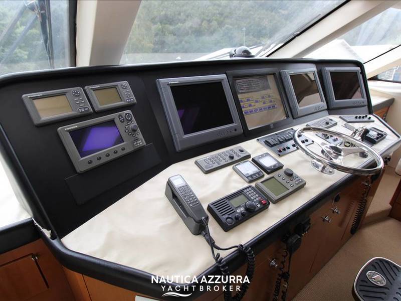 HATTERAS 68 CONVERTIBLE Foto 17