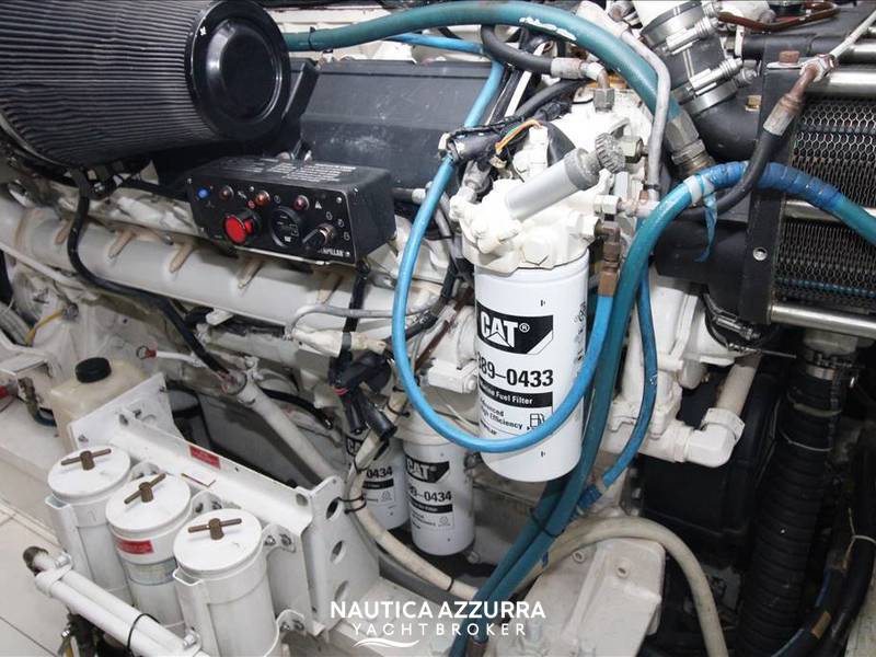 HATTERAS 68 CONVERTIBLE Foto 19