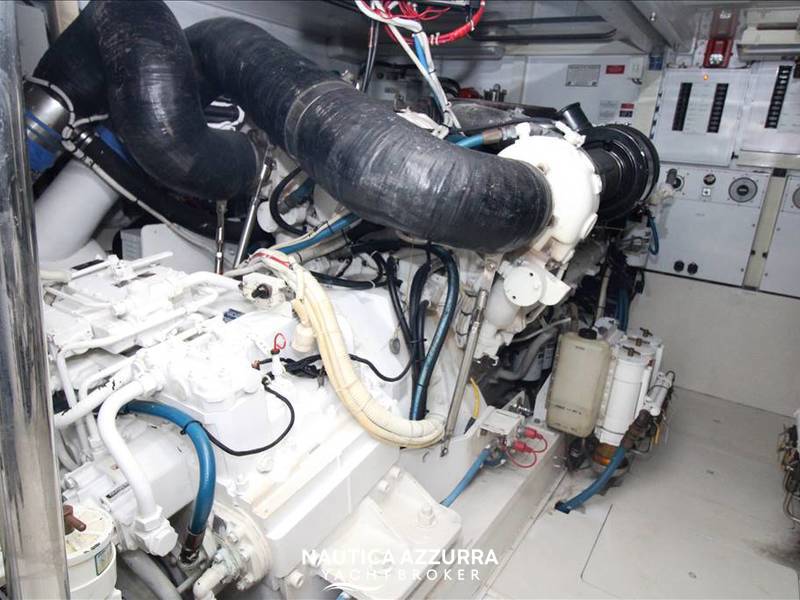 HATTERAS 68 CONVERTIBLE Foto 18