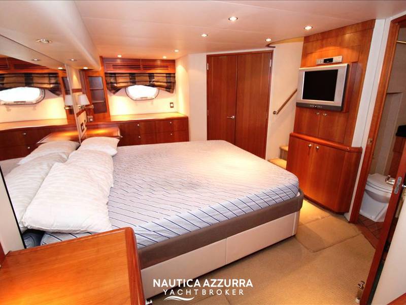 HATTERAS 68 CONVERTIBLE Foto 12