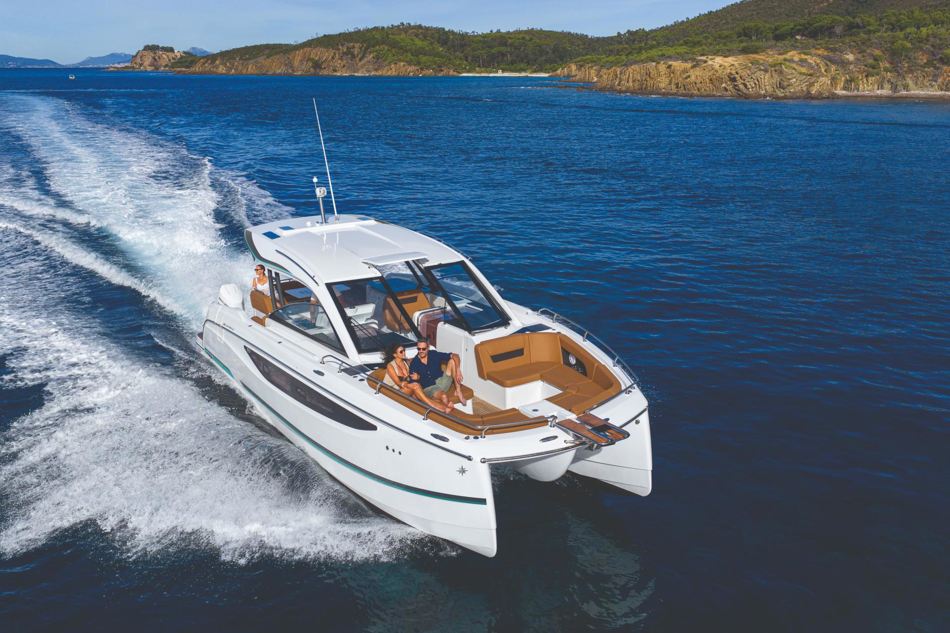 JEANNEAU TH38 CATAMARANO A MOTORE 2026