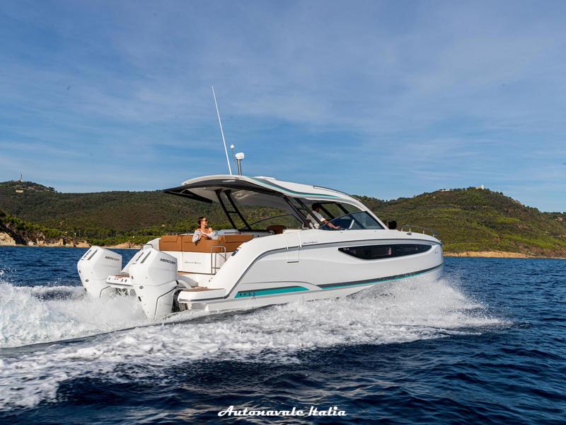 JEANNEAU TH38 CATAMARANO A MOTORE Foto 3