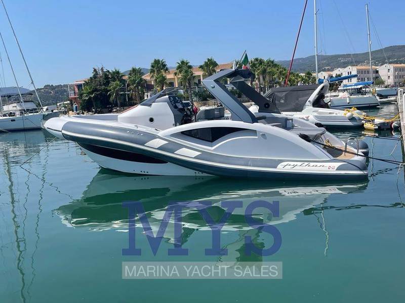 Python yacht C 33