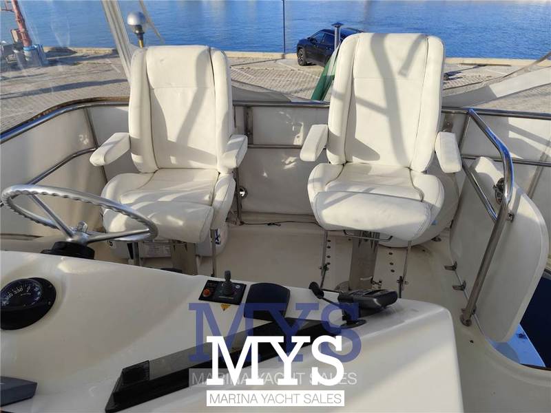 Riviera Marine 47 Flybridge Foto 14