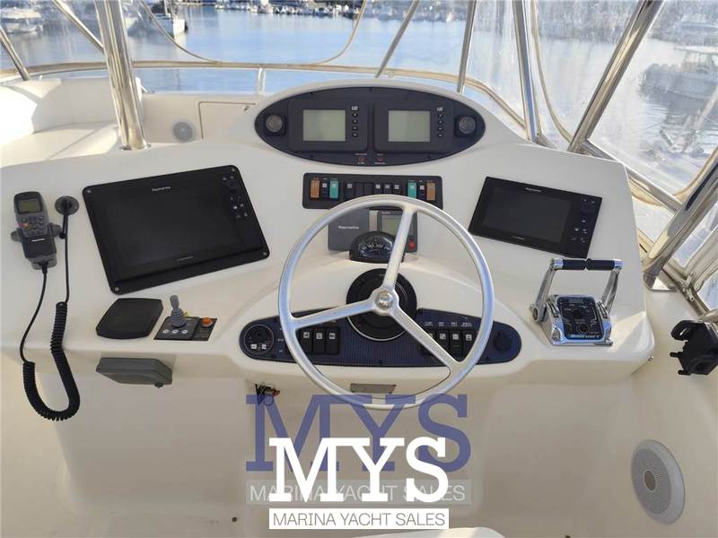 Riviera Marine 47 Flybridge Foto 13