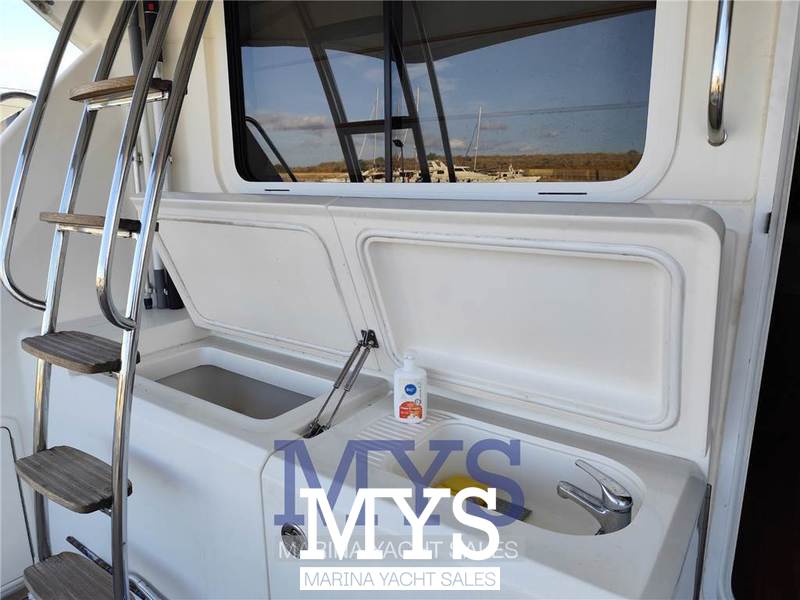 Riviera Marine 47 Flybridge Foto 8