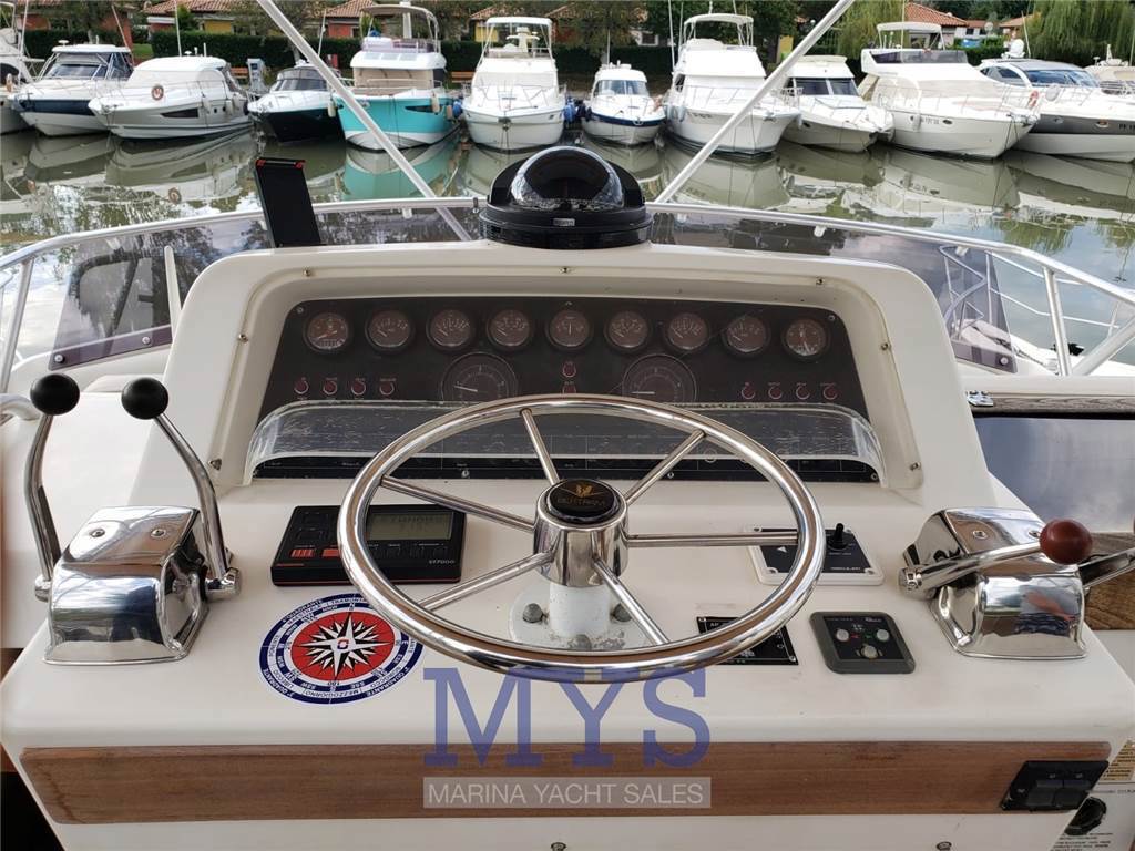 Bertram Yacht 37' Convertible Usata 1987 - Foto 8